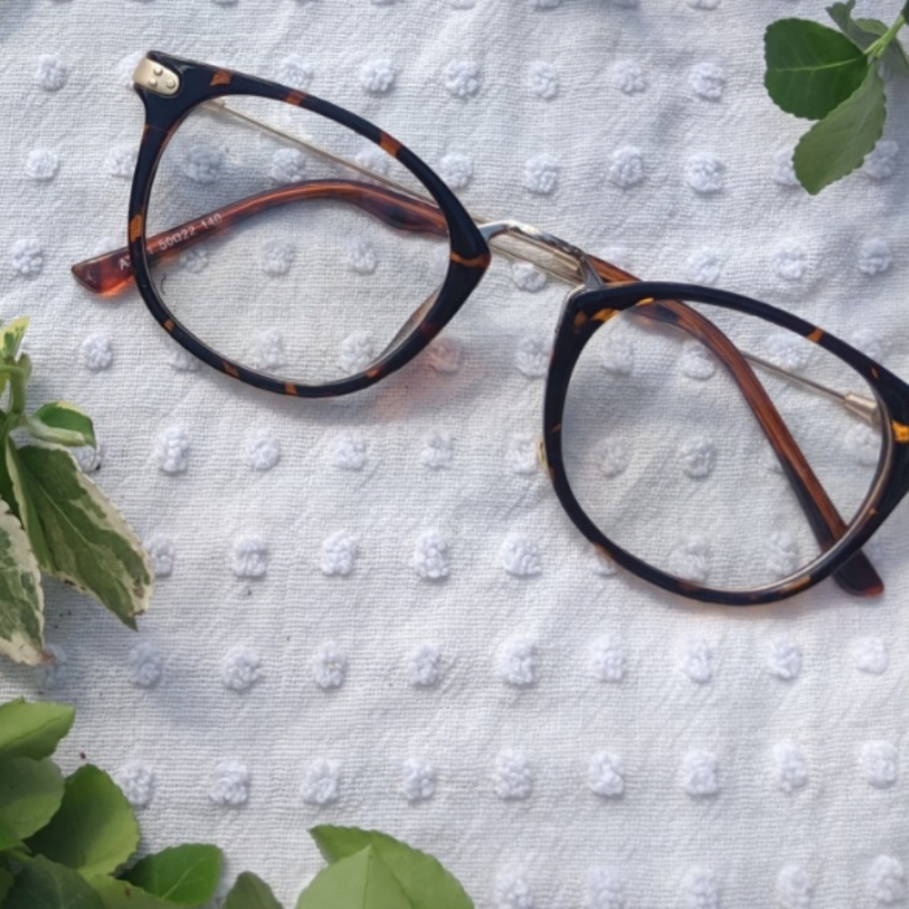 Faux tortise glasses